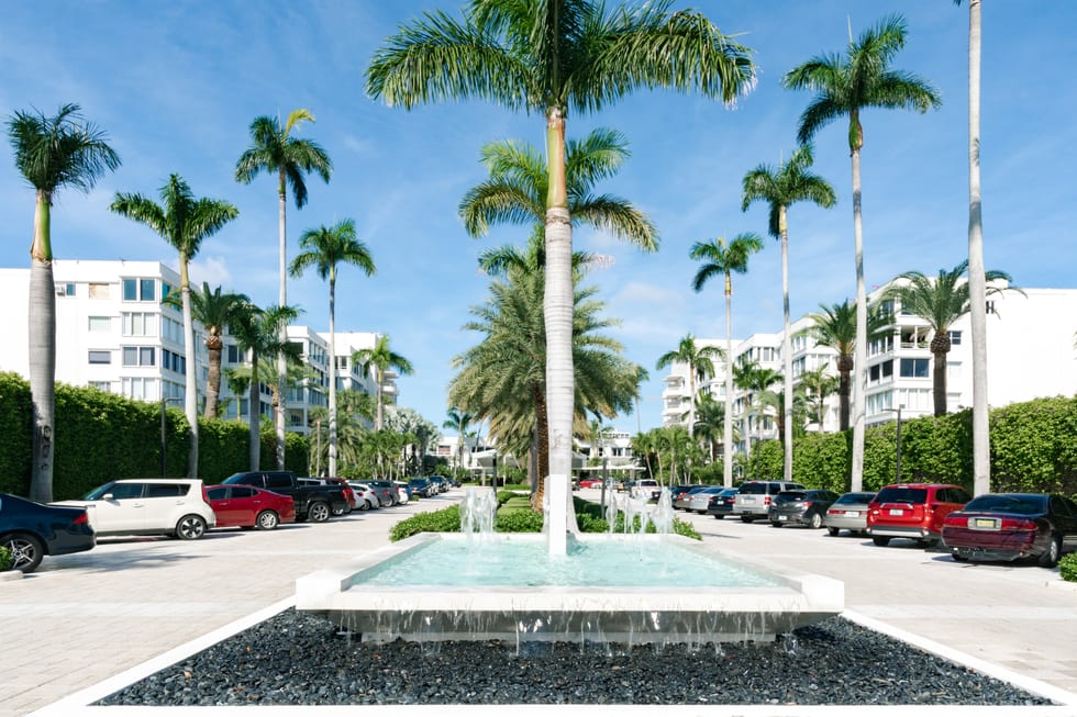 Palm Beach Towers at 44 Cocoanut Row — Dr. Agresti's office is located on the second floor, Suite M-202